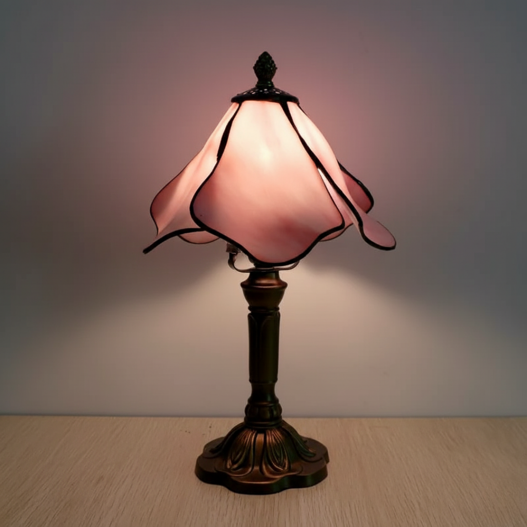 Lampe de table LED avec une touche artistique baroque